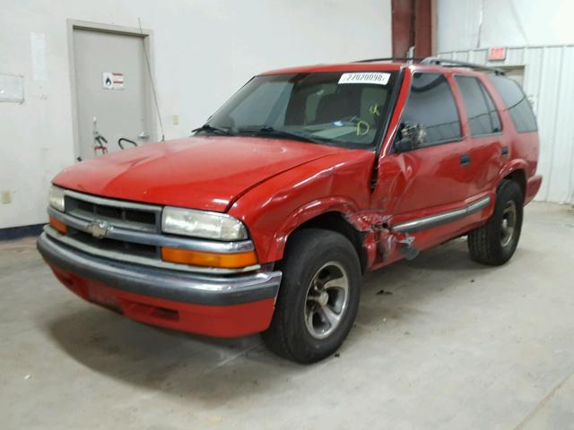 1GNCS13W7Y2339052 - 2000 CHEVROLET BLAZER RED photo 2