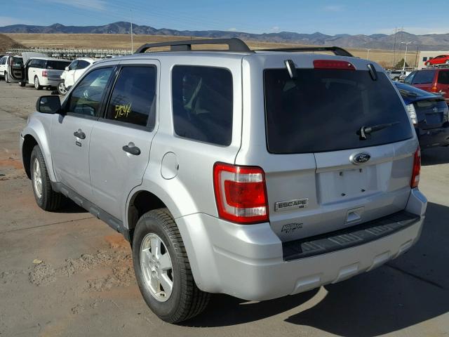 1FMCU9D72BKA14529 - 2011 FORD ESCAPE XLT SILVER photo 3