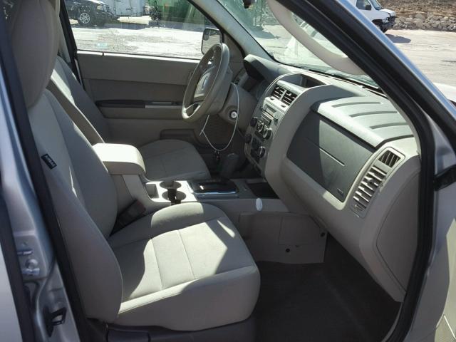 1FMCU9D72BKA14529 - 2011 FORD ESCAPE XLT SILVER photo 5