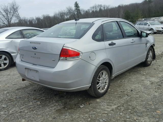 1FAHP35N88W265932 - 2008 FORD FOCUS SE SILVER photo 4