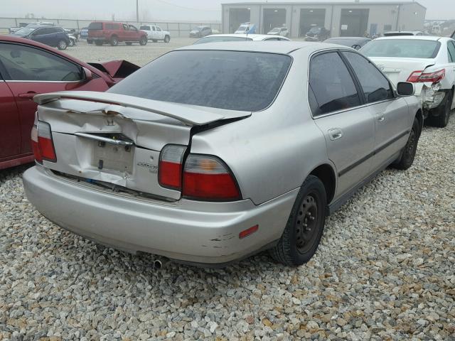 1HGCD5638VA273335 - 1997 HONDA ACCORD LX SILVER photo 4