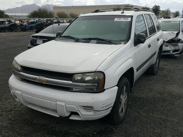 1GNDT13S852197868 - 2005 CHEVROLET TRAILBLAZE WHITE photo 2