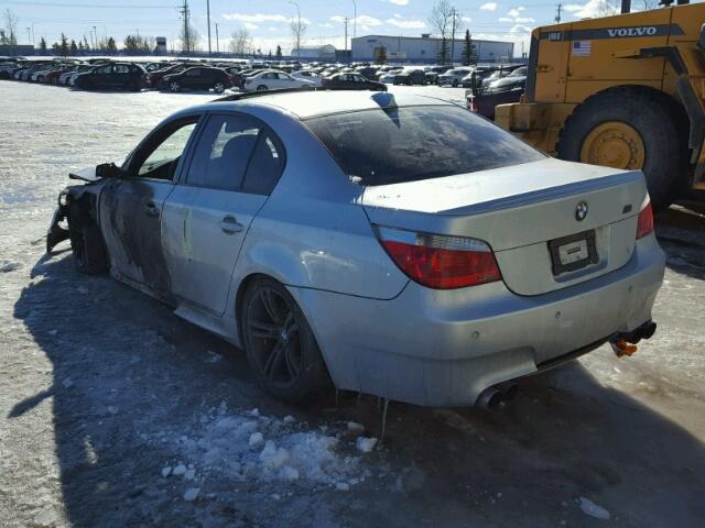 WBSNB935X6B581623 - 2006 BMW M5 SILVER photo 3