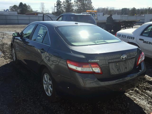 4T1BF3EK4BU697831 - 2011 TOYOTA CAMRY BASE GRAY photo 3