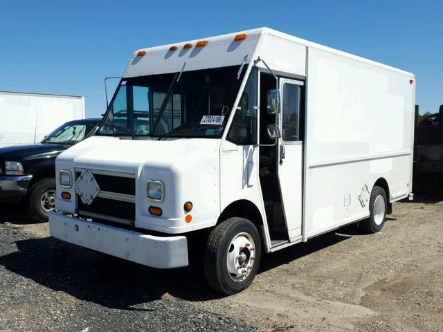 4UZM44E28T2111889 - 1996 FREIGHTLINER CHASSIS M WHITE photo 2