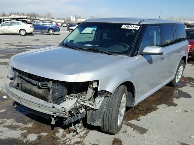 2FMEK62C09BA13249 - 2009 FORD FLEX SEL SILVER photo 2