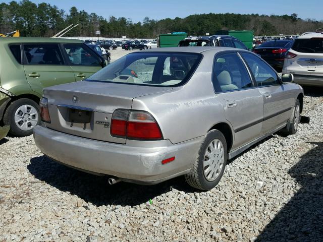 1HGCD5632VA050997 - 1997 HONDA ACCORD LX SILVER photo 4