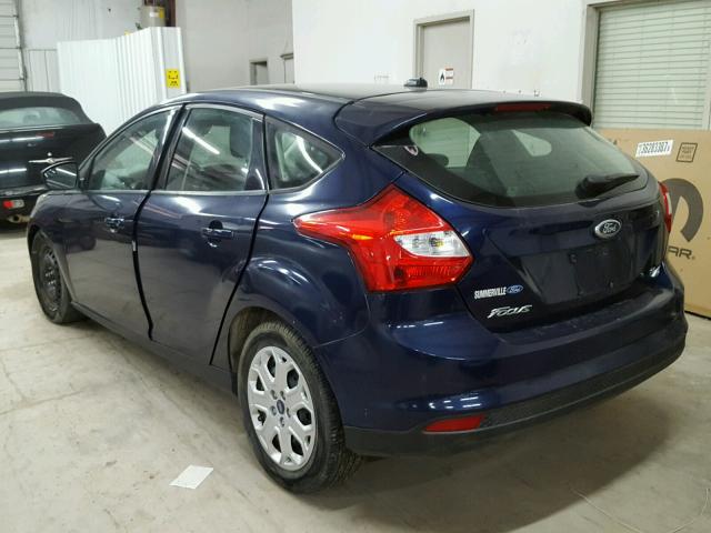 1FAHP3K29CL135582 - 2012 FORD FOCUS SE BLUE photo 3