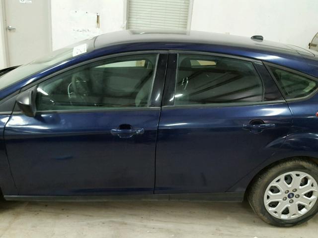 1FAHP3K29CL135582 - 2012 FORD FOCUS SE BLUE photo 9