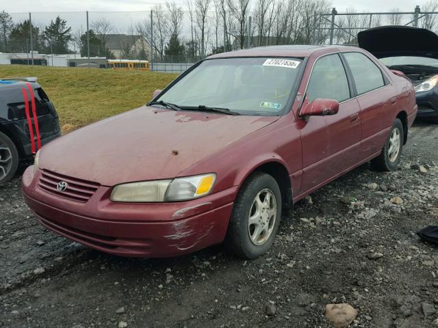 4T1BG28K8WU850767 - 1998 TOYOTA CAMRY CE RED photo 2