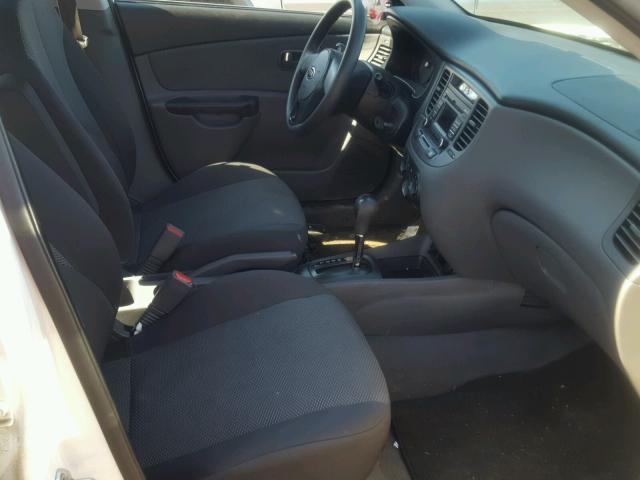 KNADH4A31A6621589 - 2010 KIA RIO LX Սպիտակ լուսանկար 5