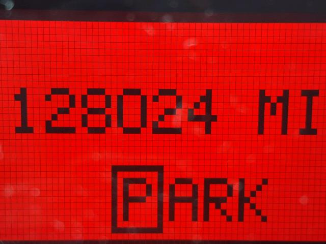 2G2WP552661252575 - 2006 PONTIAC GRAND PRIX SILVER photo 8