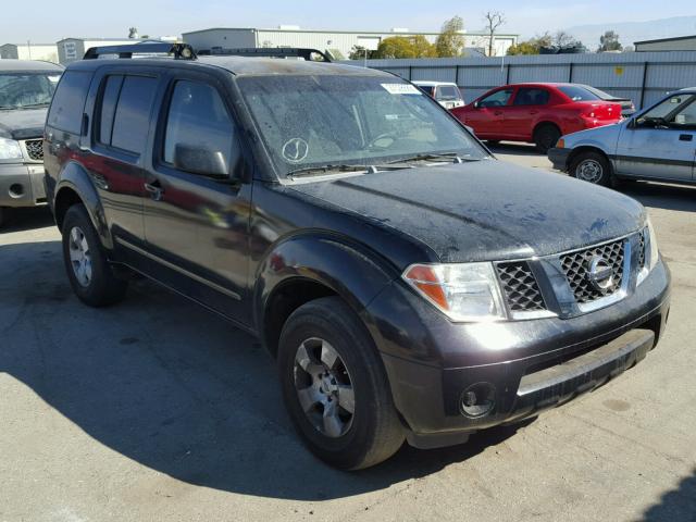 5N1AR18U95C769136 - 2005 NISSAN PATHFINDER BLACK photo 1