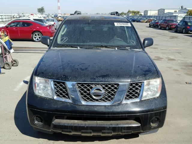 5N1AR18U95C769136 - 2005 NISSAN PATHFINDER BLACK photo 9