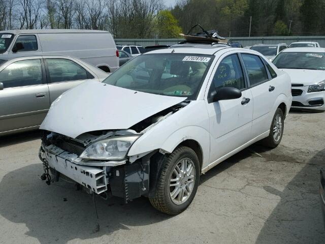 1FAFP34N47W325101 - 2007 FORD FOCUS ZX4 WHITE photo 2