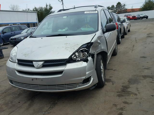 5TDBA23C04S024938 - 2004 TOYOTA SIENNA LE SILVER photo 2