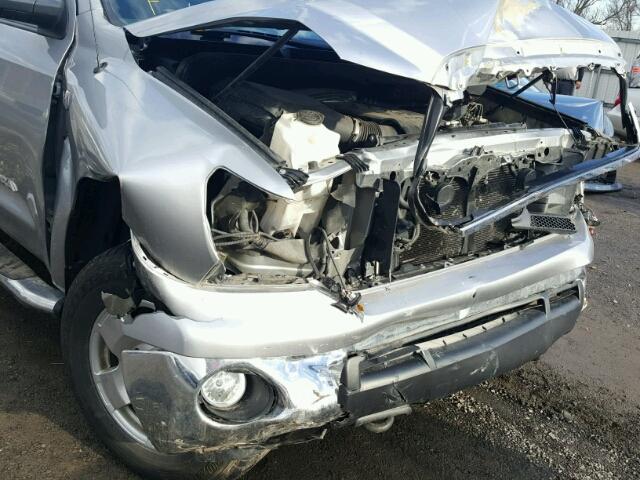 5TFUY5F1XCX260781 - 2012 TOYOTA TUNDRA DOU SILVER photo 9