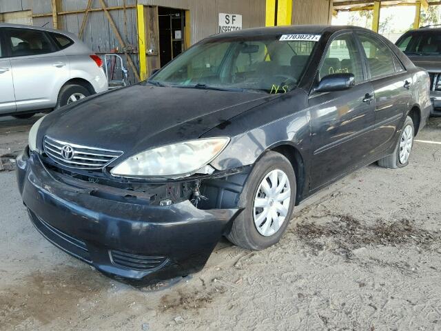 4T1BE32K25U386085 - 2005 TOYOTA CAMRY LE BLACK photo 2