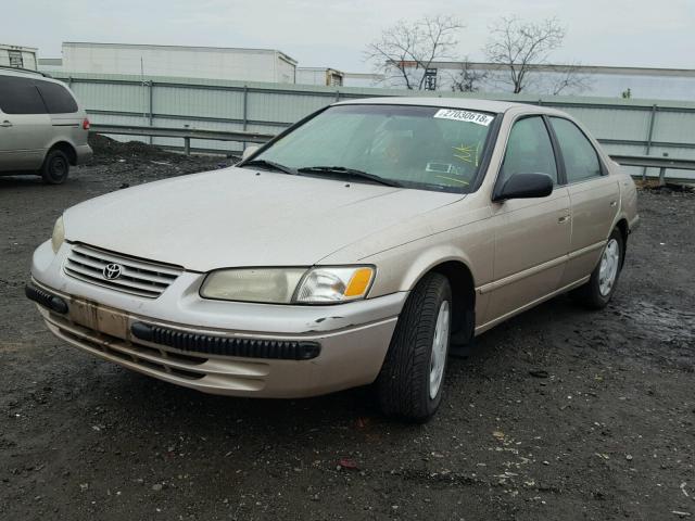 4T1BF28K7XU932543 - 1999 TOYOTA CAMRY LE GOLD photo 2