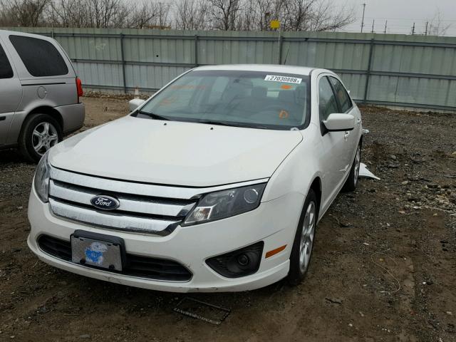 3FAHP0HA4AR298023 - 2010 FORD FUSION SE WHITE photo 2