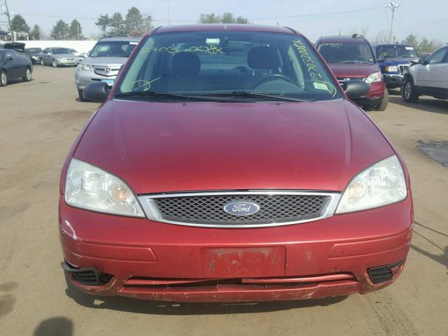 1FAHP34N65W282984 - 2005 FORD FOCUS ZX4 RED photo 9