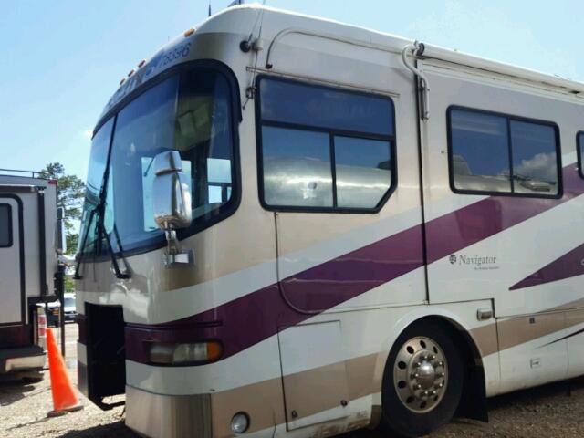 1RF120610Y1007690 - 2000 ROADMASTER RAIL EXECUTIVE/ WHITE photo 2
