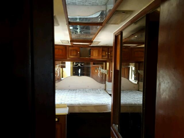 1RF120610Y1007690 - 2000 ROADMASTER RAIL EXECUTIVE/ WHITE photo 8