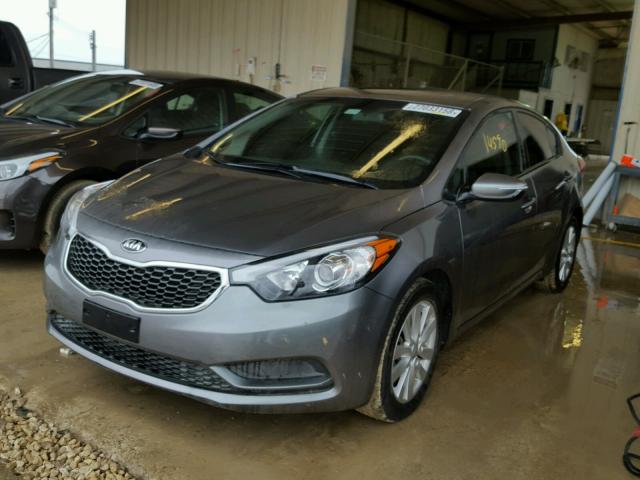 KNAFX4A60G5607753 - 2016 KIA FORTE LX GRAY photo 2