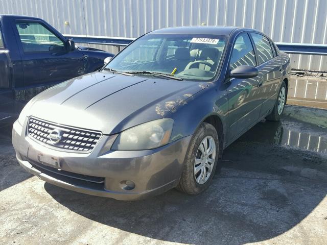 1N4AL11D75C233582 - 2005 NISSAN ALTIMA S GRAY photo 2