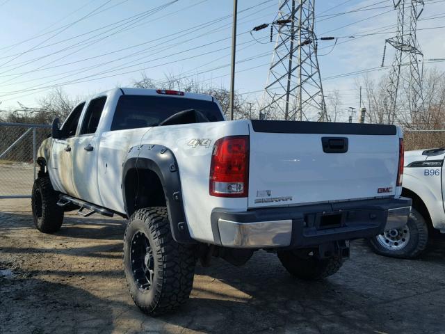 1GT12ZCG7CF175911 - 2012 GMC SIERRA K25 WHITE photo 3