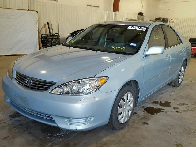 4T1BE32K55U563020 - 2005 TOYOTA CAMRY LE BLUE photo 2