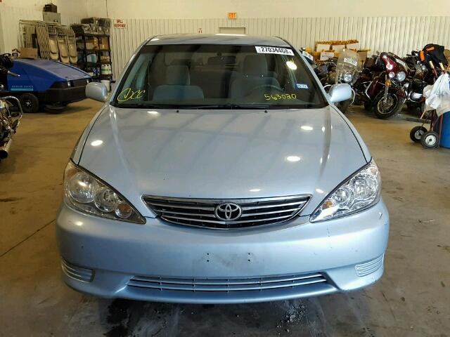 4T1BE32K55U563020 - 2005 TOYOTA CAMRY LE BLUE photo 9