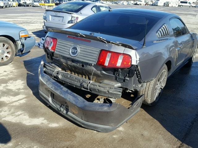 1ZVBP8CH6A5102263 - 2010 FORD MUSTANG GT GRAY photo 9