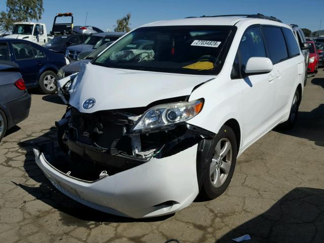 5TDKK3DC7CS210721 - 2012 TOYOTA SIENNA LE WHITE photo 2