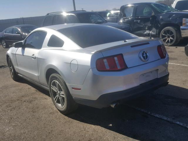 1ZVBP8AM7C5279519 - 2012 FORD MUSTANG SILVER photo 3