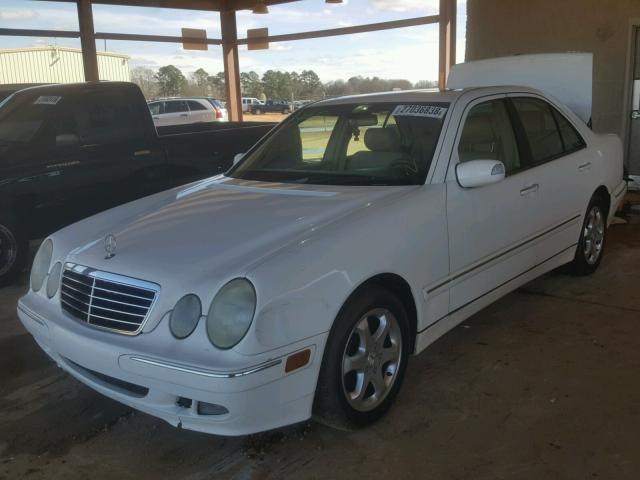 WDBJF65JX2B443026 - 2002 MERCEDES-BENZ E 320 WHITE photo 2