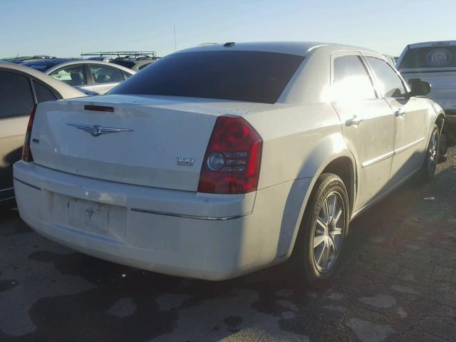 2C3CK5CV3AH320457 - 2010 CHRYSLER 300 TOURIN CREAM photo 4