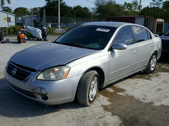 1N4AL11D54C195641 - 2004 NISSAN ALTIMA BAS SILVER photo 2