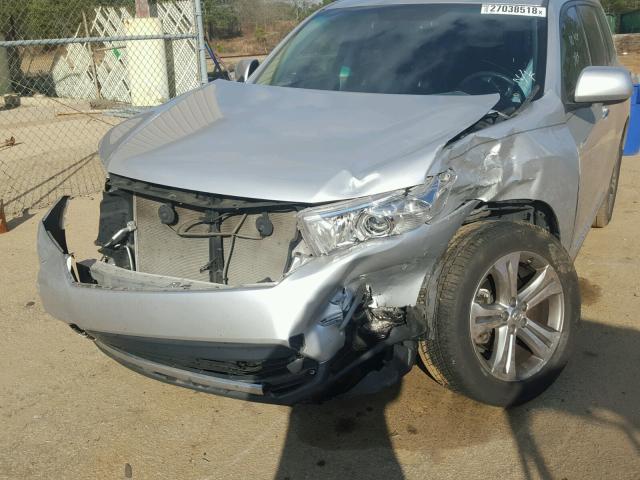 5TDDK3EH3BS060527 - 2011 TOYOTA HIGHLANDER SILVER photo 9