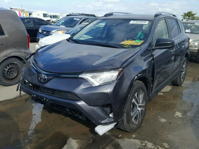 JTMBFREV7JJ177883 - 2018 TOYOTA RAV4 LE CHARCOAL photo 2