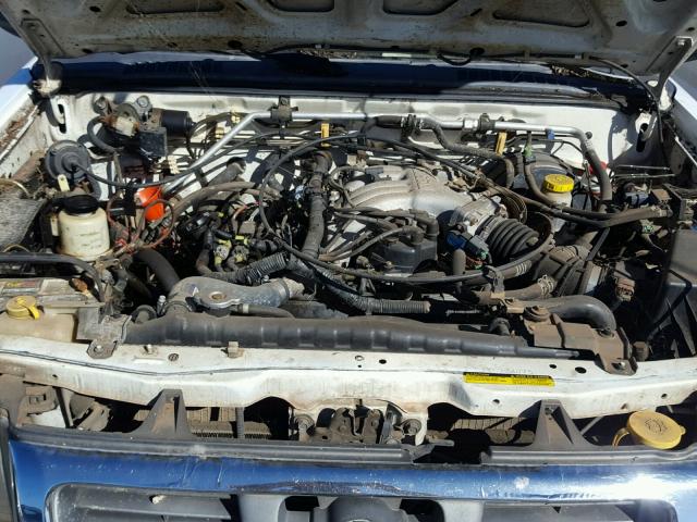 1N6ED27T7YC394075 - 2000 NISSAN FRONTIER C WHITE photo 7