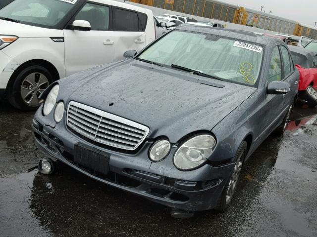 WDBUF56J06A952608 - 2006 MERCEDES-BENZ E 350 BLUE photo 2