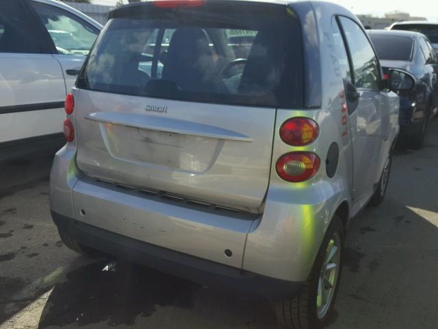 WMEEJ31X58K121981 - 2008 SMART FORTWO SILVER photo 4