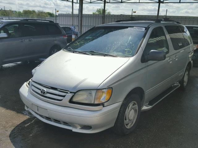 4T3ZF13CX2U451176 - 2002 TOYOTA SIENNA LE SILVER photo 2