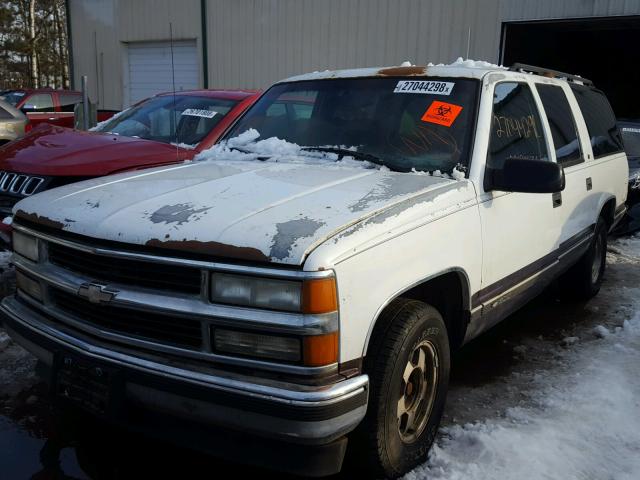 1GNEC16RXVJ388842 - 1997 CHEVROLET SUBURBAN C WHITE photo 2