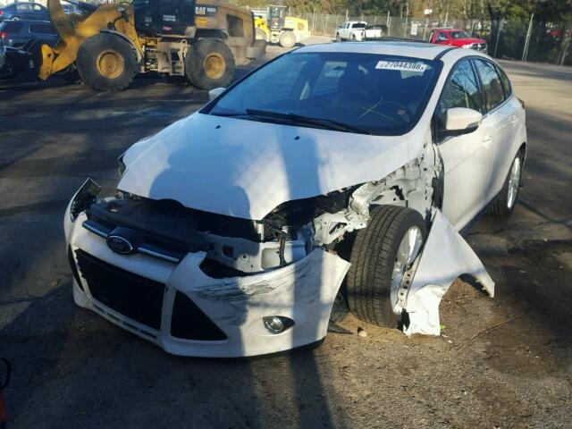 1FADP3N27EL359432 - 2014 FORD FOCUS TITA WHITE photo 2