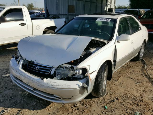 JT2BG22K710560834 - 2001 TOYOTA CAMRY CE WHITE photo 2