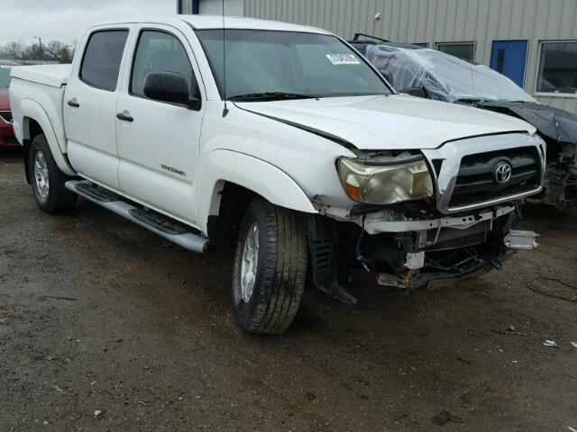 5TELU42N67Z343634 - 2007 TOYOTA TACOMA DOU WHITE photo 1