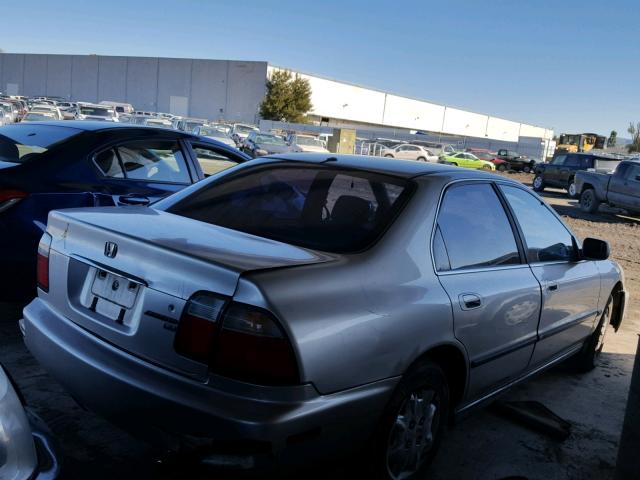 1HGCD563XTA224585 - 1996 HONDA ACCORD LX SILVER photo 4