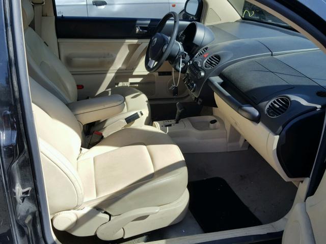 3VWPG3AG4AM018729 - 2010 VOLKSWAGEN NEW BEETLE 黑色 照片 5